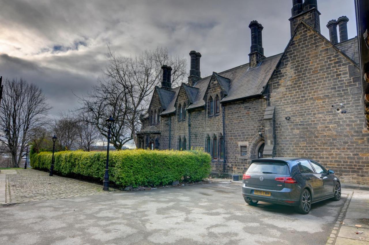 Вилла The Old Vicarage - Secure Parking, Fast Wifi, Garden Лидс Экстерьер фото